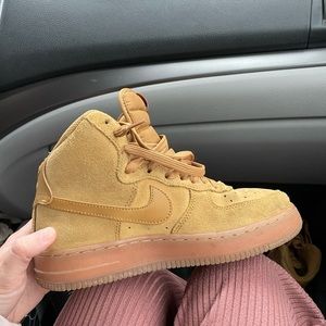 Youth Nike shoes size 5